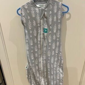 Ergo cocoon sleep sack Gray Leaf Pattern 6-12m